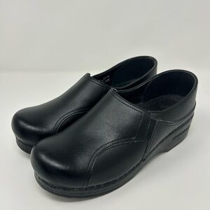 Dansko Black Genuine Leather Clogs Women’s 38 (7.5/8)